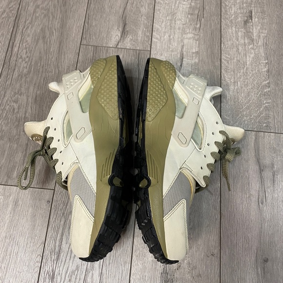 Nike huarache size 10 olive/tan - Picture 3 of 7